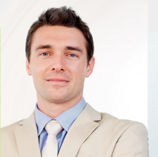 Homme aux cheveux volumineux